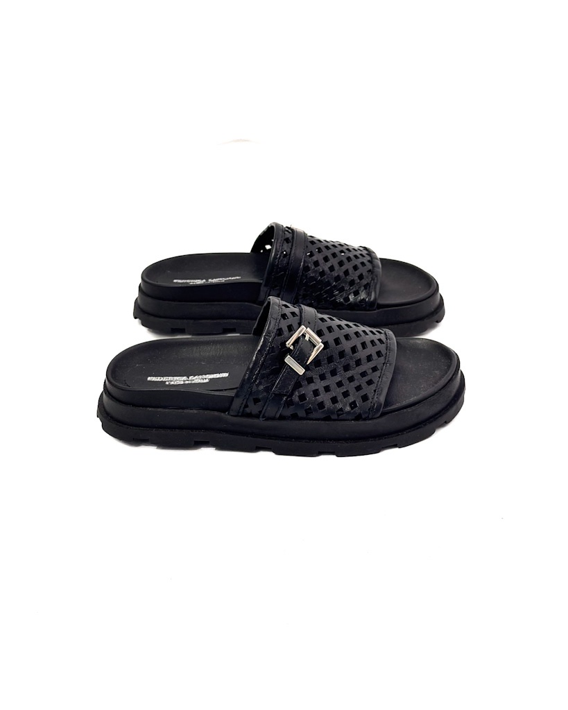 KLAPKI CZARNE SKÓRZANE SAN13