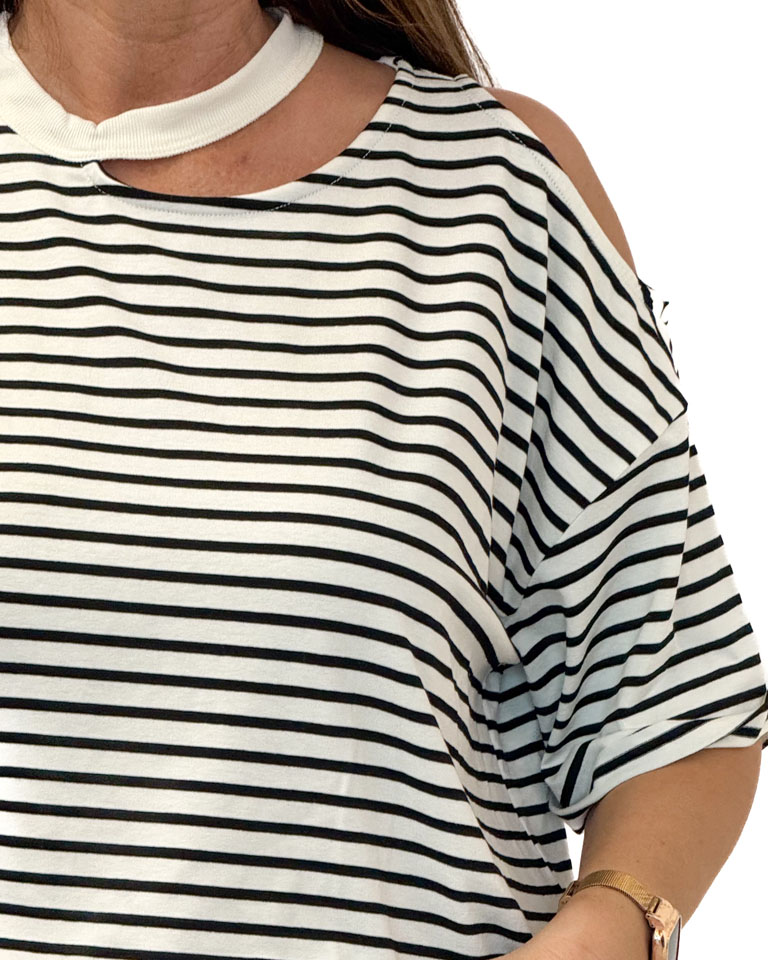 BLUZKA W PASKI LUŹNA Z KRÓTKIM RĘKAWEM VICOLO UD0268 - obrazek 4