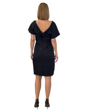 czarna elegancka sukienka przed kolano