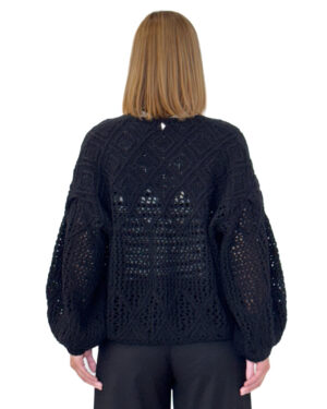 czarny sweter damski narzutka