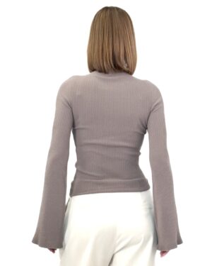 dopasowany sweter golf z szerokimi rękawami