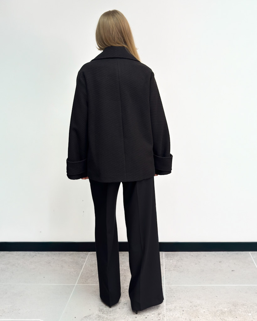 CZARNY KRÓTKI PŁASZCZ DAMSKI PIA B CUMATI - obrazek 5