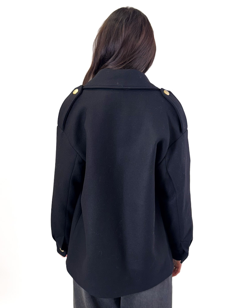 KRÓTKI CZARNY PŁASZCZ DAMSKI LA PETITE BALNEAIRE - obrazek 3