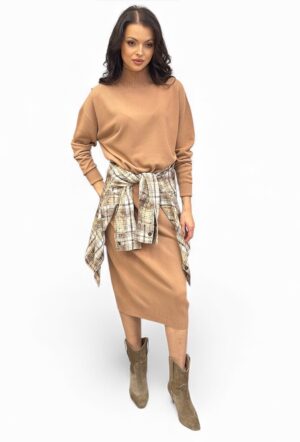 Beżowa sukienka dzianinowa midi z golfem Kontatto 3M0828C