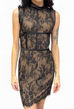 elegancka sukienka czarna koronka