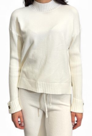 jasny sweter krem długi rękaw krótki golf