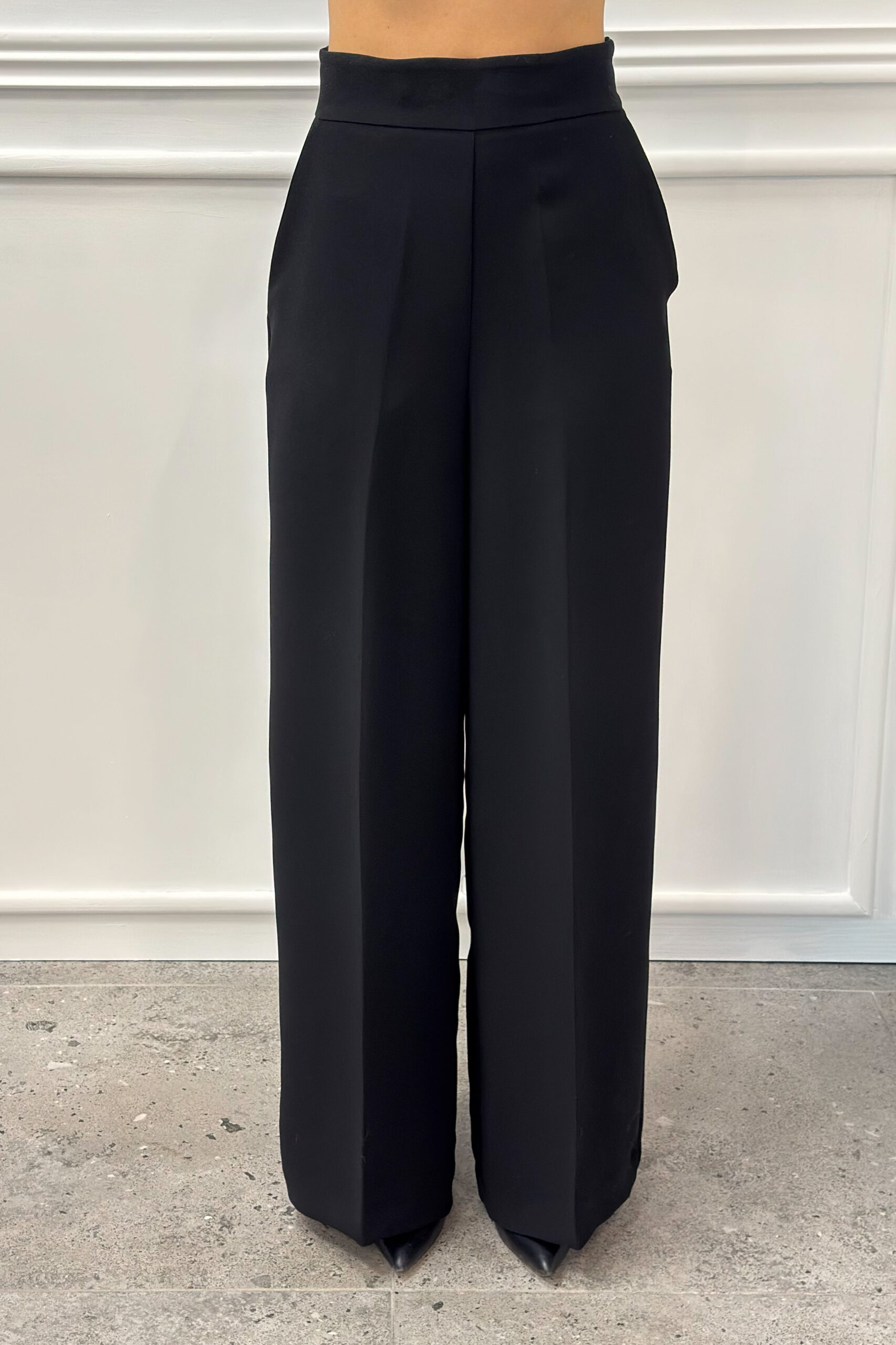 Czarne spodnie z materiału z szeroką nogawką Silence PA2214 - obrazek 3